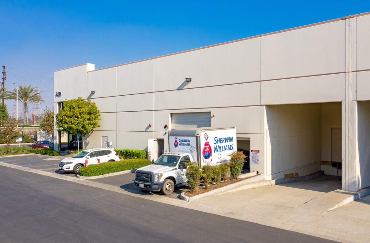 9788 building exterior with loading dock