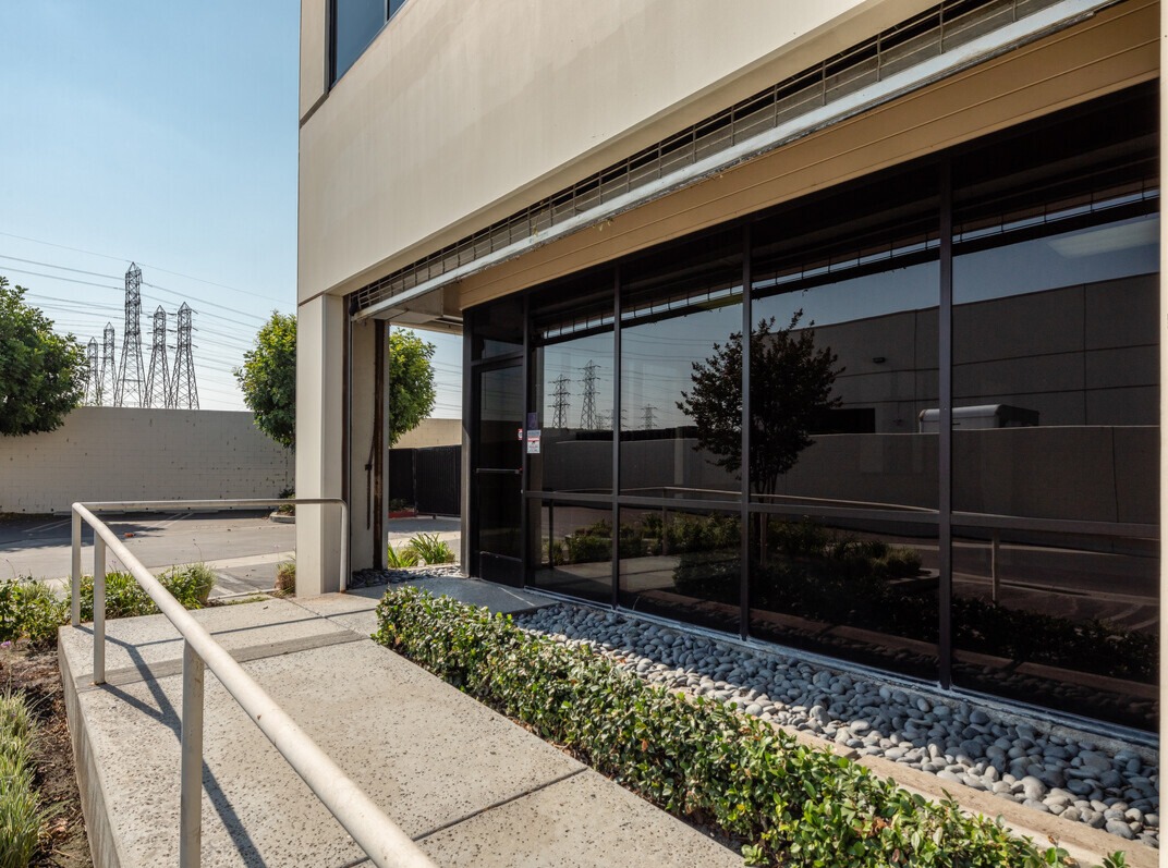 Office storefront glazing and landscaped walkway