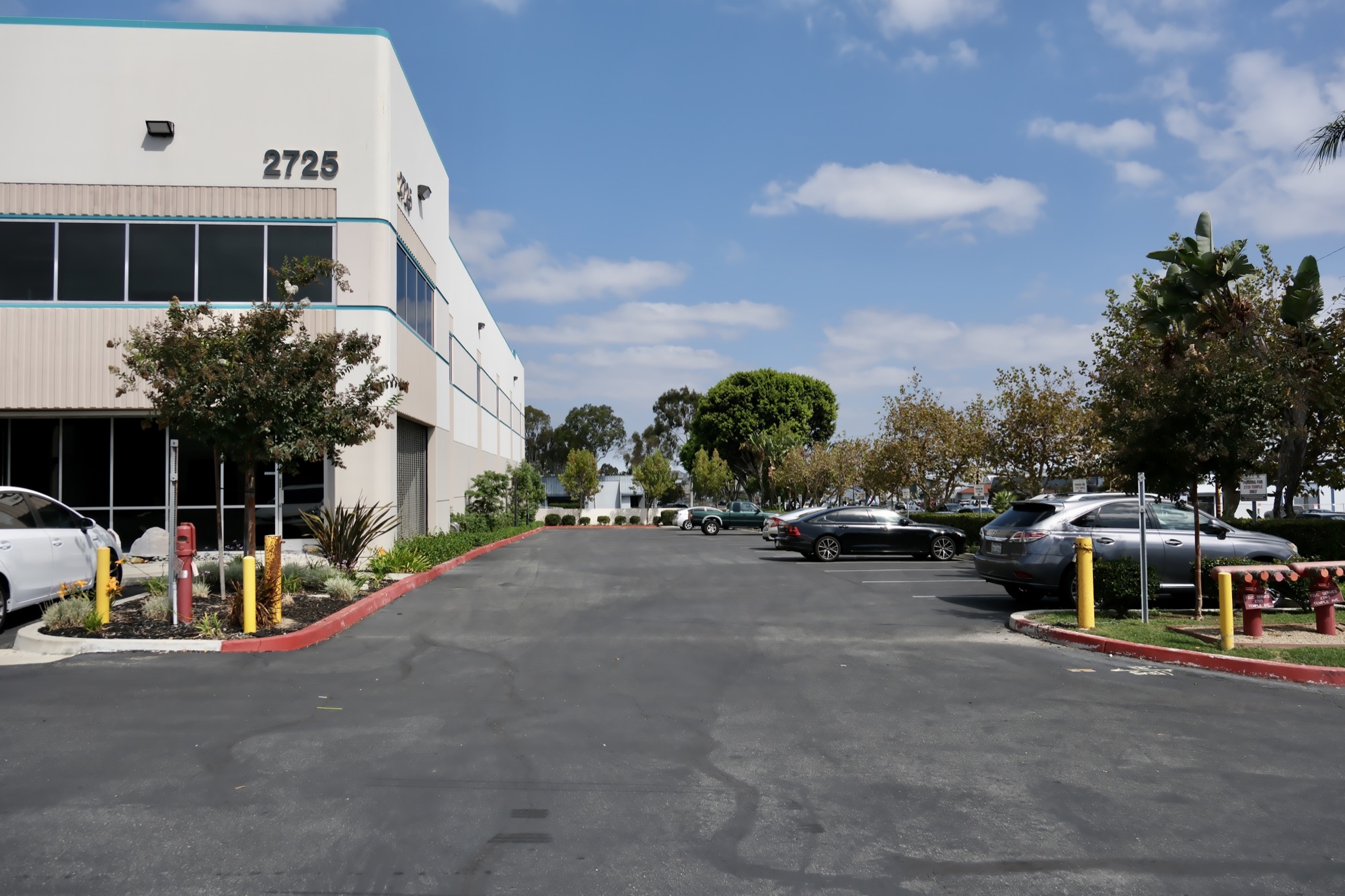 2725 Temple Ave corner entrance with palm trees and tenant parking