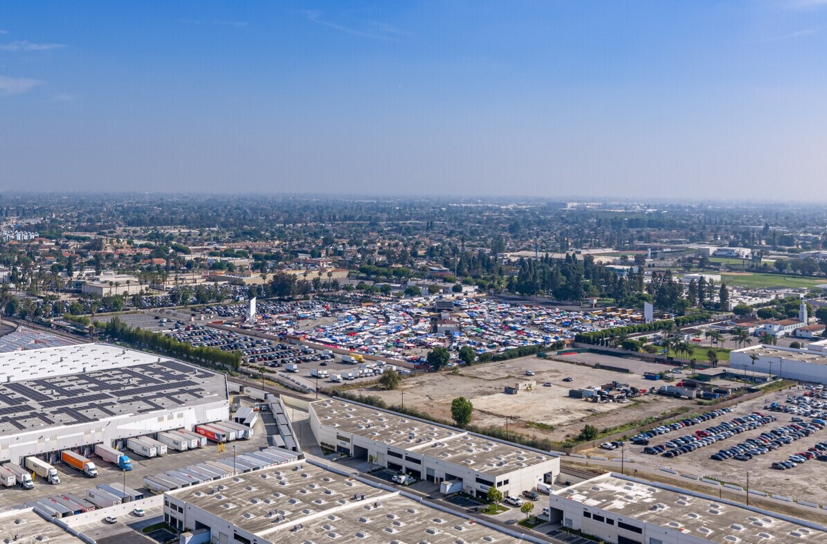 Aerial of Somerset Business Centre and the surrounding Paramount industrial district