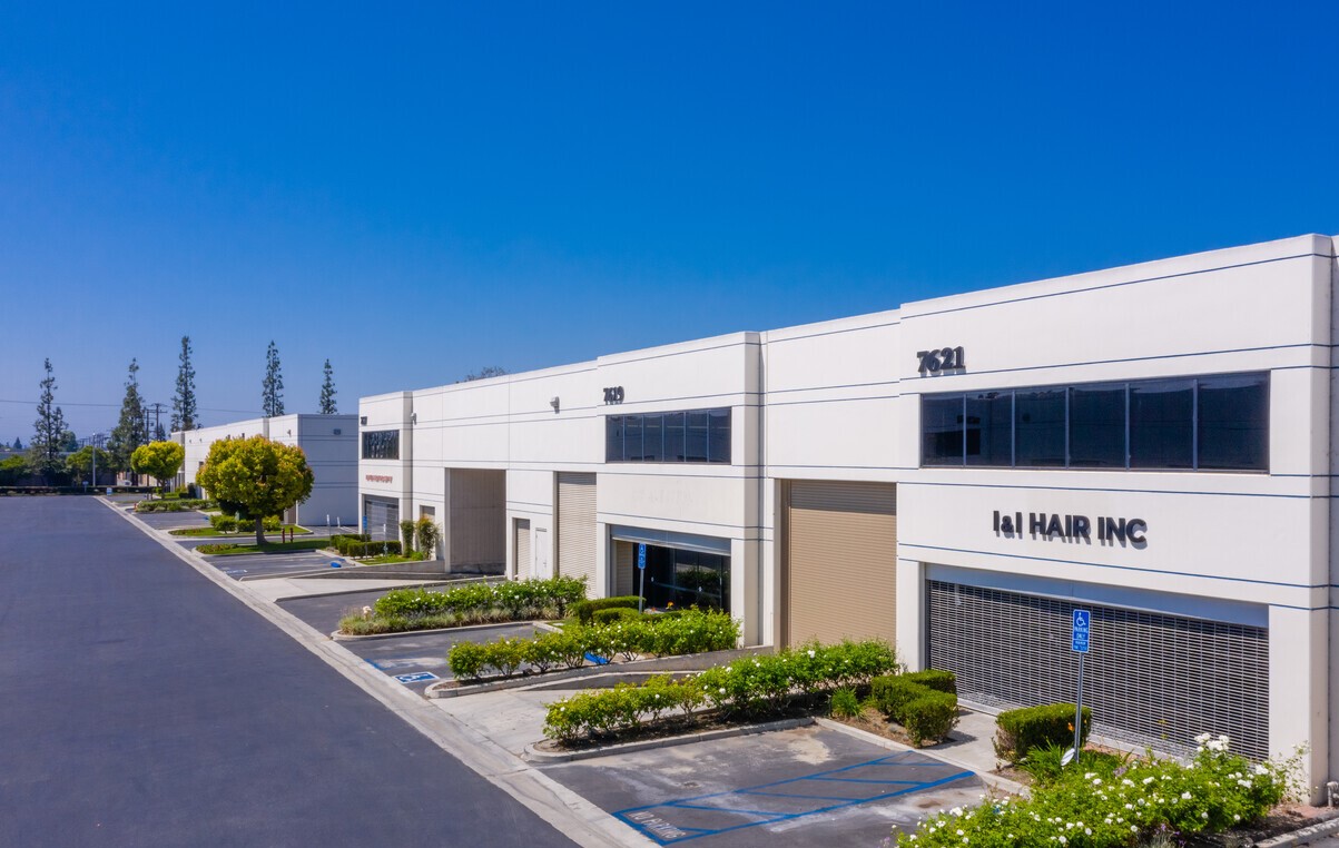 Building row along Somerset Blvd with tenant signage and landscaped parking