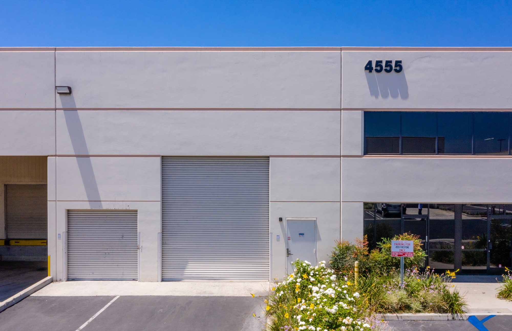 4555 Firestone Blvd grade-level and dock-high doors